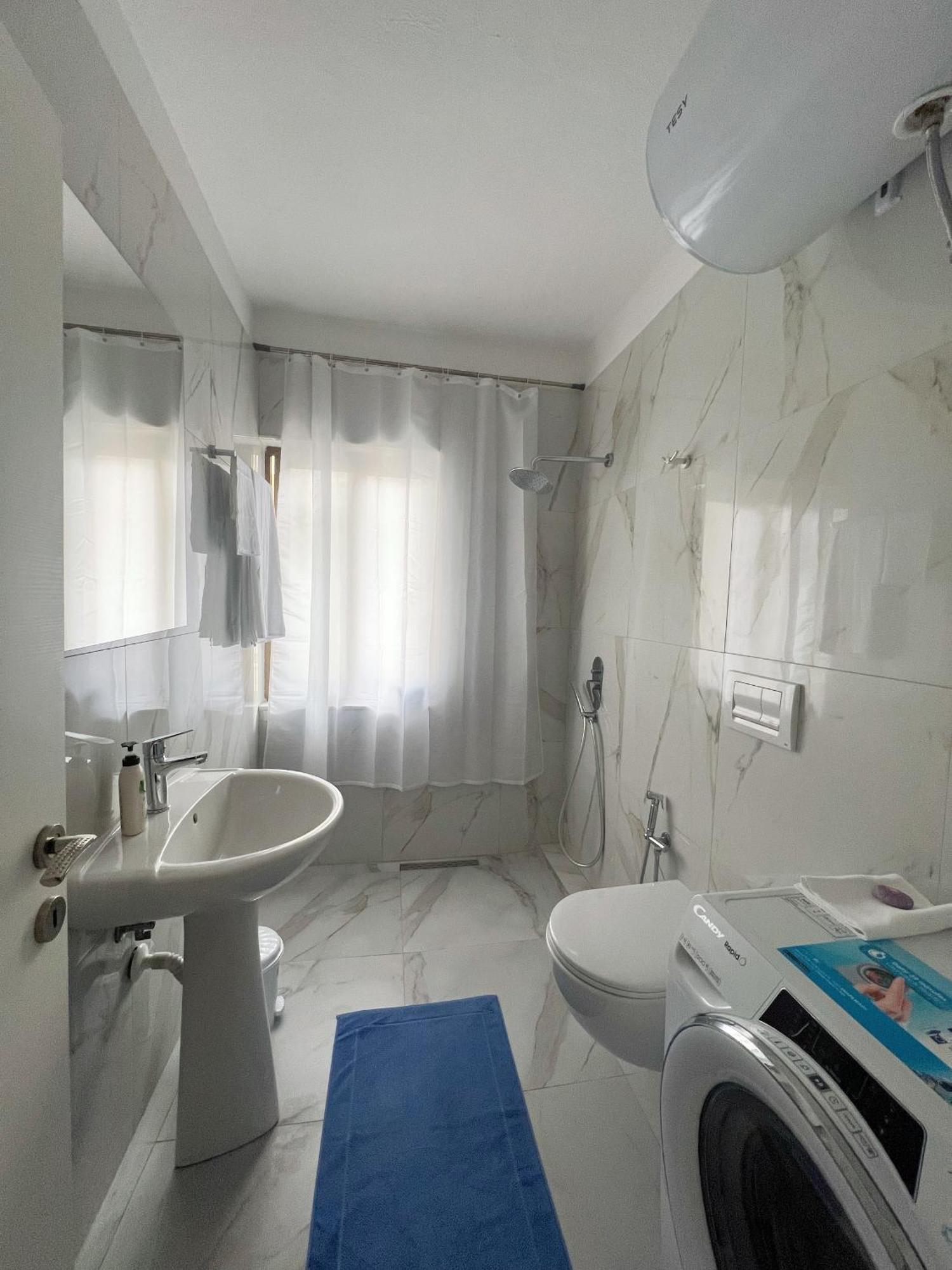 Central City Apartment Tiranë Ngoại thất bức ảnh